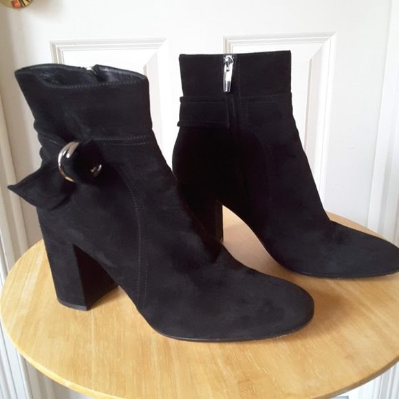 Gianvito Rossi Black Suede Belted Ankle Bootie - Picture 3 of 7